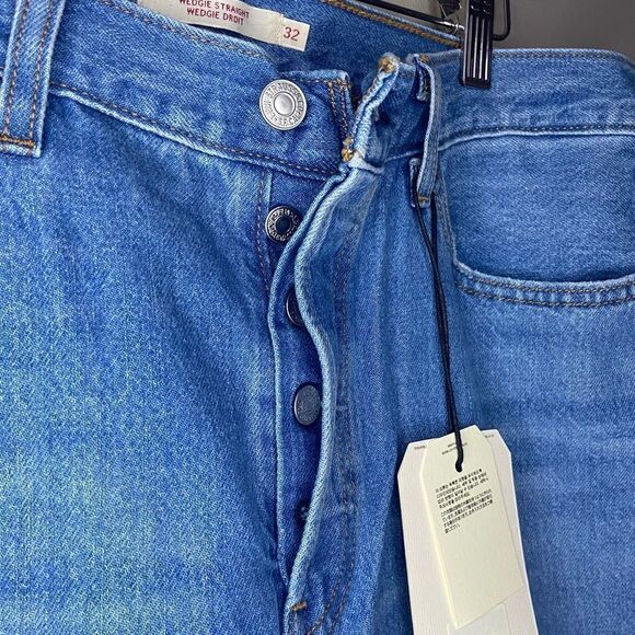 Levi’s NWT Blue Mid-Wash Distressed High-Rise Wedgie Straight Jeans Size 32 - Picture 4 of 8
